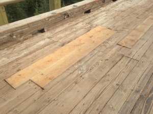 the wood on the bridge